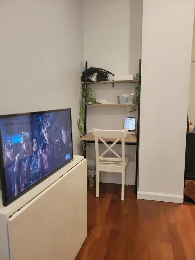 Wall Street Apartment- Near World Trade Center, Ferry, South Street Seaport Нью-Йорк США